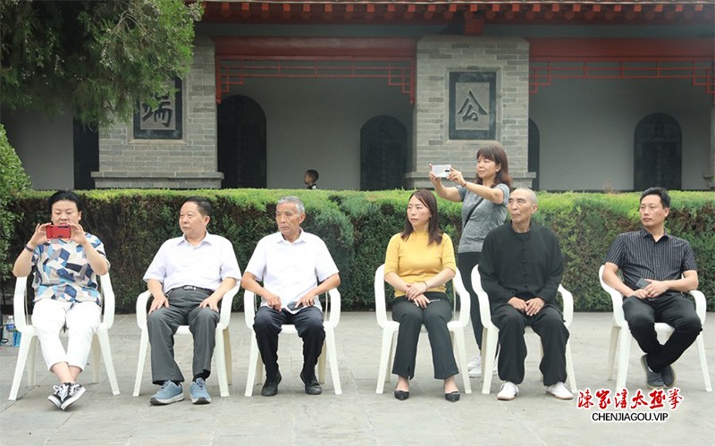 太极拳名家翟慧丽在陈家沟太极拳祖祠开山收徒