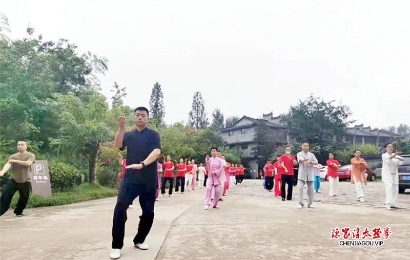 太极名师黄刚首届太极拳静修营于信阳书画院隆重开营