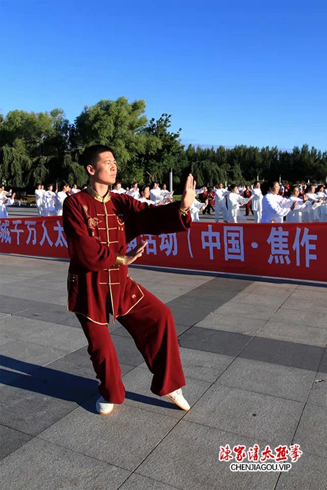 东北拳师齐利忠  痴心醉迷太极拳 —记太极拳名师齐利忠