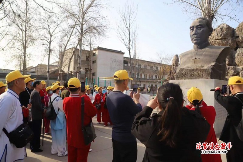 甘肃省太极拳协会拳友团60余人到访太极圣地陈家沟寻根游学